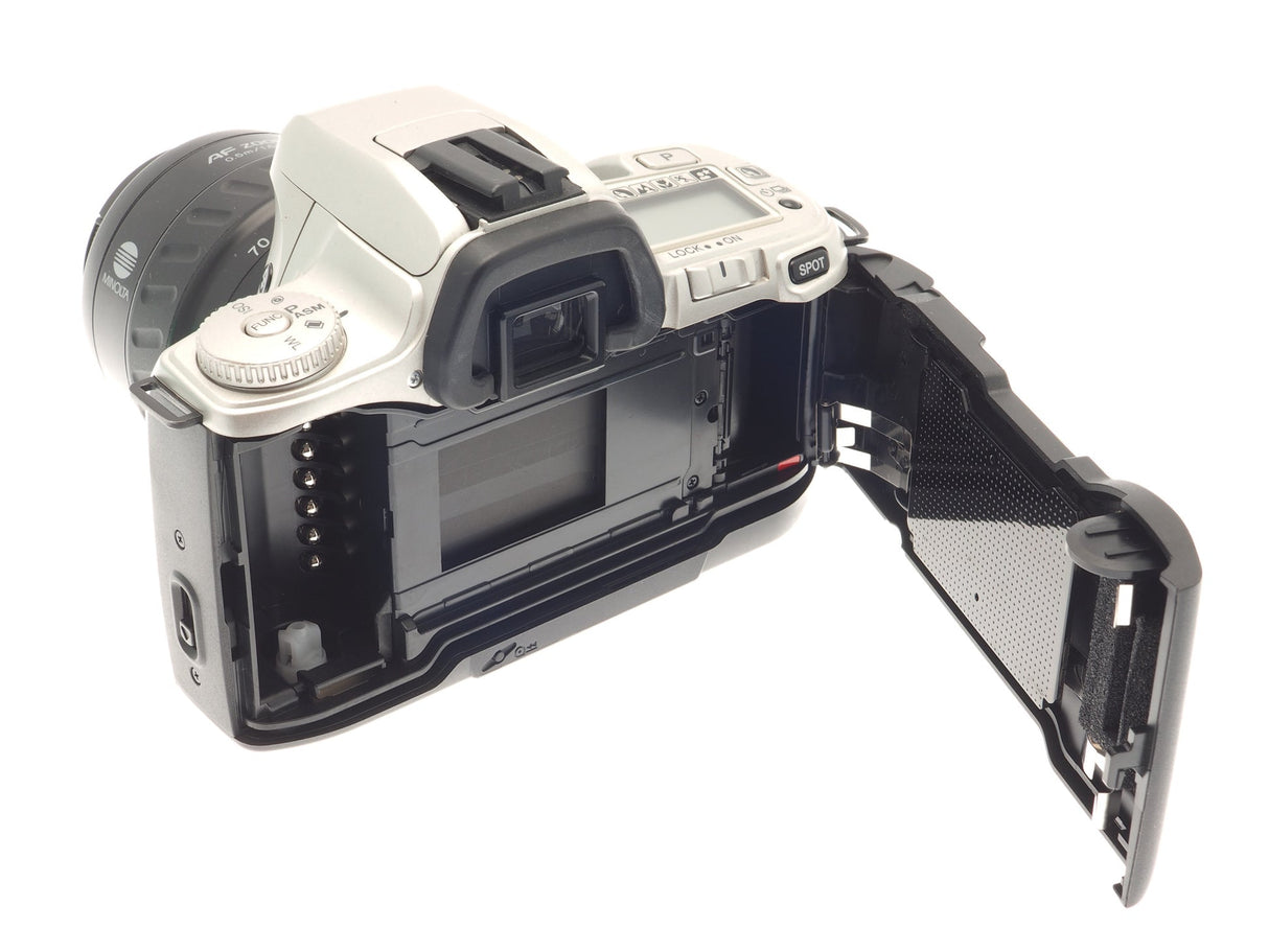 Minolta Dynax 404si + 35-70 mm f3,5-4,5 AF