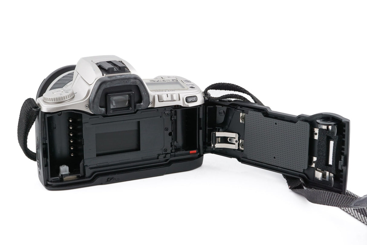 Minolta Dynax 404si + 28-80mm f3.5-5.6 Zoom AF