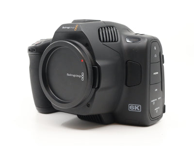 Blackmagic Design Pocket Cinema Camera 6k Pro - Montagem Canon EF