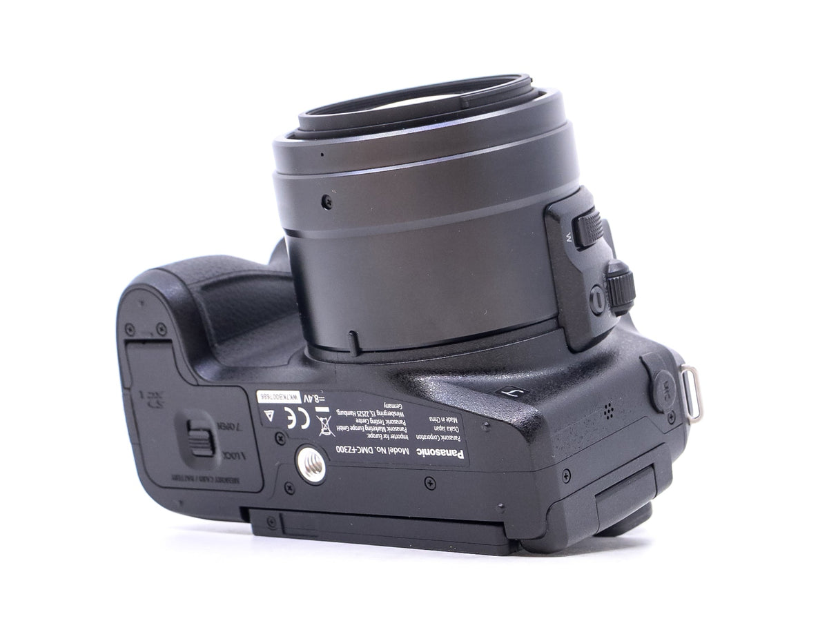 Panasonic Lumix DMC-FZ300 - segunda mano - excelente estado - detalle 2 de 4 - SKU 3794166 - Camera Market