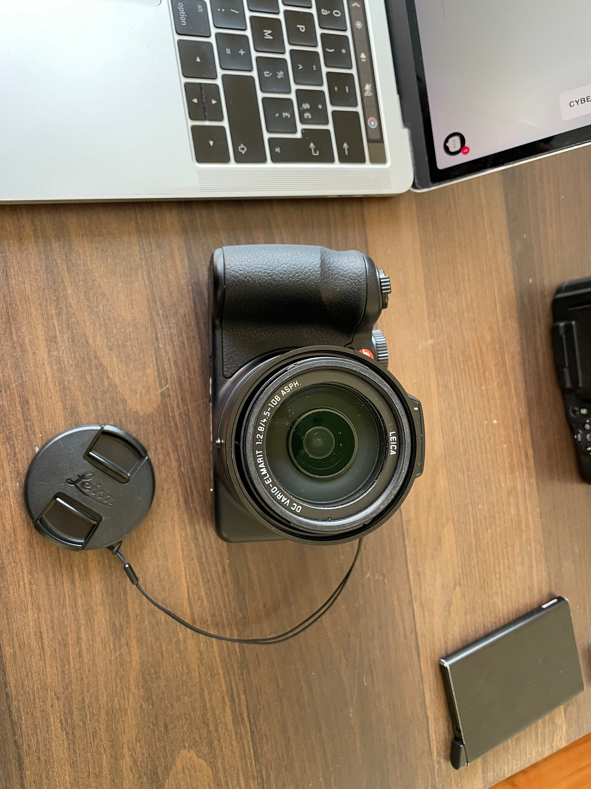 LeicaV-Lux 43a0c5dd5-0768-4d3d-b885-7b3f4be5b0fd