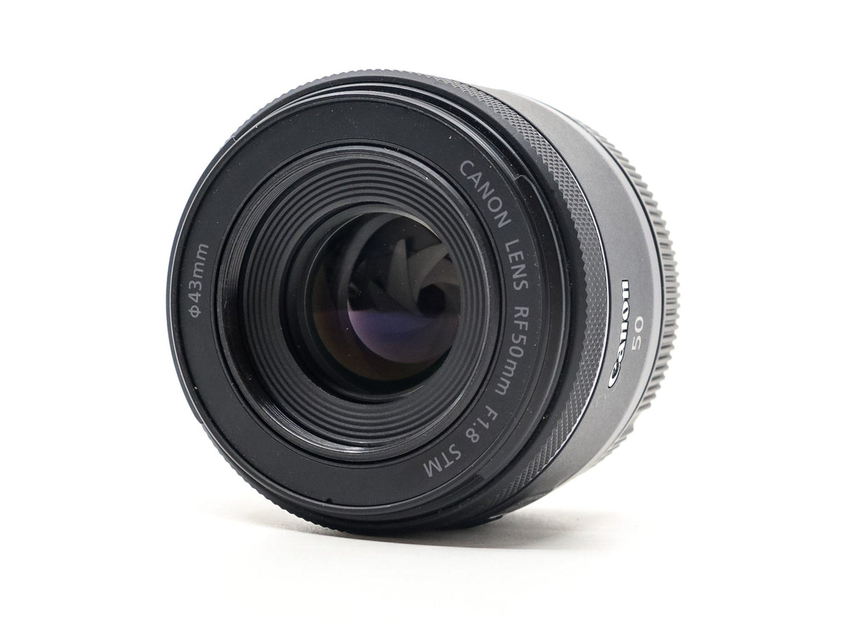 Canon RF 50mm f/1.8 STM - segunda mano - excelente estado - detalle 2 de 3 - SKU 3785383 - Camera Market