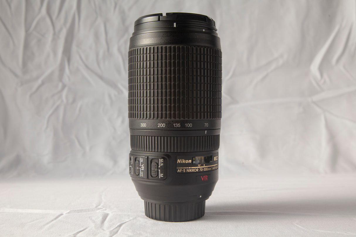 NikonAF-S VR Zoom-Nikkor 70-300mm f/4.5-5.6G IF-EDba1c80fc-a724-4ffc-8ed3-7b0476b0da50