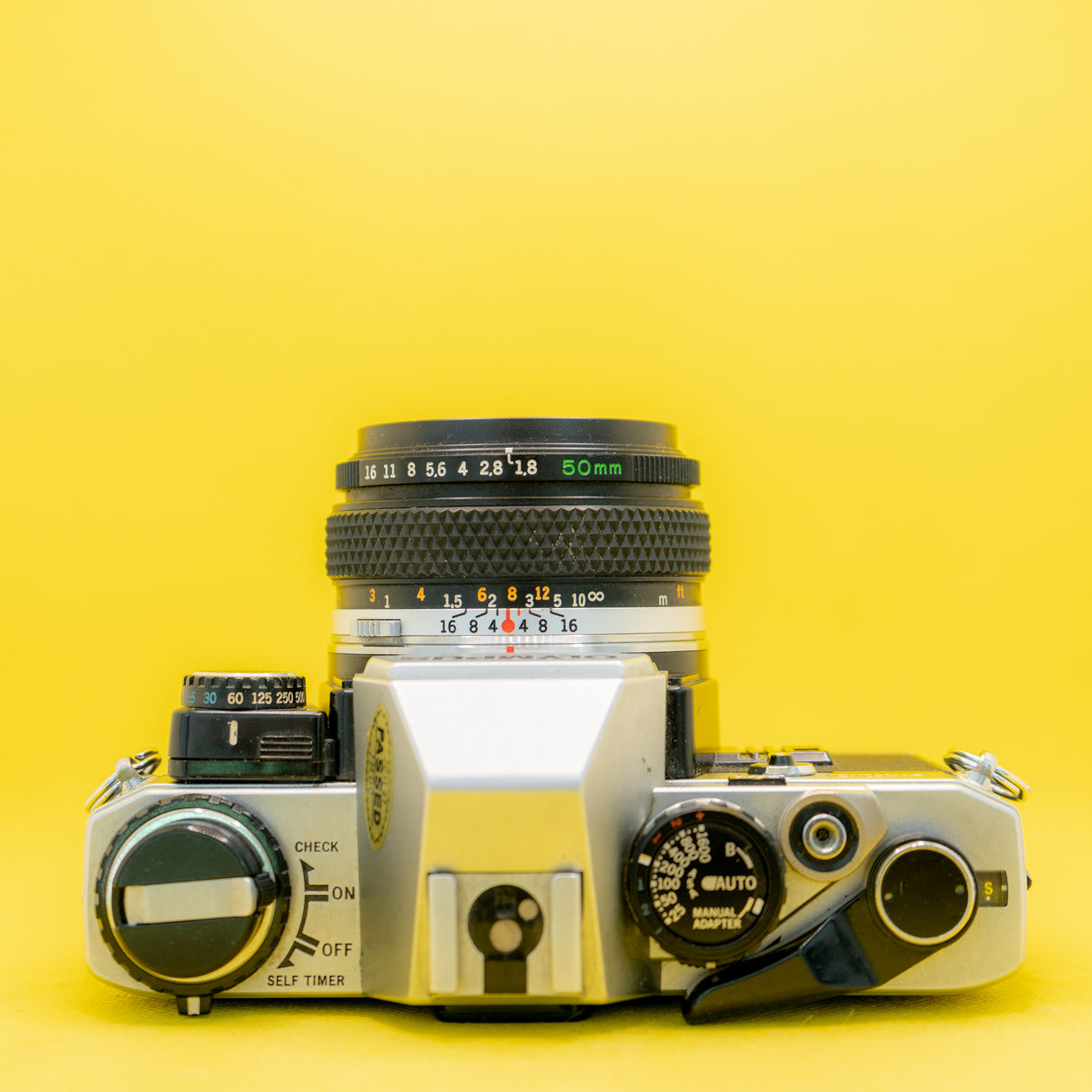 Fotocamera reflex Olympus OM10 + Zuiko 50mm 1.8 - 35mm vintage - Adattatore non manuale incluso *