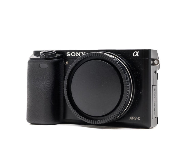 Sony Alpha A6000 - segunda mano - excelente estado - foto principal - SKU 3647870 - Camera Market
