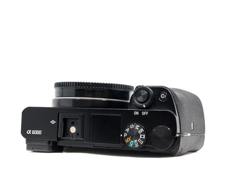 Sony Alpha A6000 - segunda mano - excelente estado - detalle 3 de 4 - SKU 3792156 - Camera Market