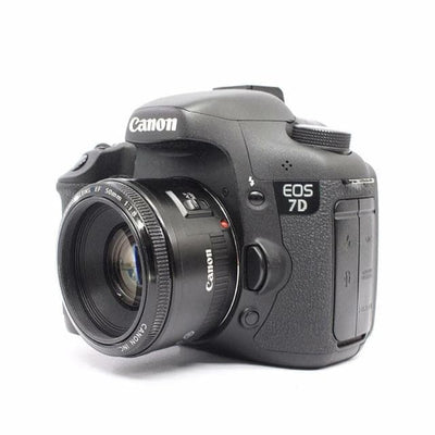 Reflex EOS 7D - Preta + Canon EF 50mm f/1.8 II f/1.8