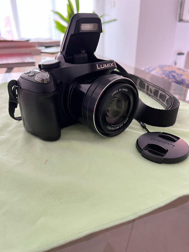 Panasonic  Lumix DMC-FZ70 74a4b1a1-8b5b-4212-9172-b6368a7fb9ad