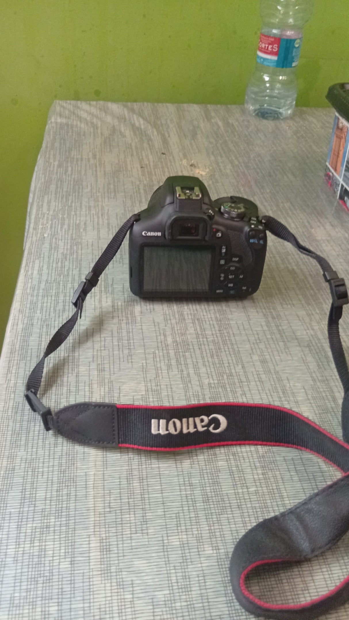 Canon Eos2000dcc5ed8eb-1706-4cb8-b6fc-4dcea3cdc8a4