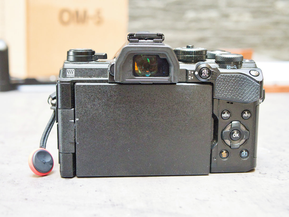 OM DOM 5225beb21-8c62-4c7c-832b-3fe32859ecf4