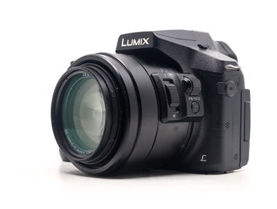 **Panasonic Lumix FZ330**