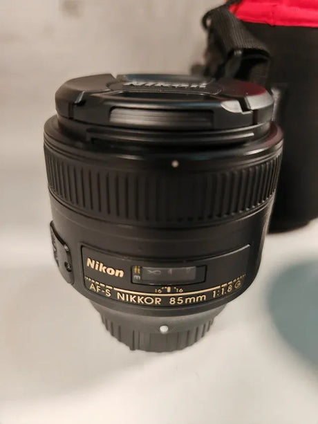 NikonNikkor 85mm f1.8G541857f3-8881-48c0-ae7e-7d8d4a63e486
