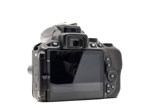 Nikon D5500 - segunda mano - excelente estado - detalle 2 de 4 - SKU 3879221 - Camera Market