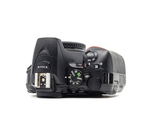 Nikon D5500 - segunda mano - excelente estado - detalle 3 de 4 - SKU 3879221 - Camera Market
