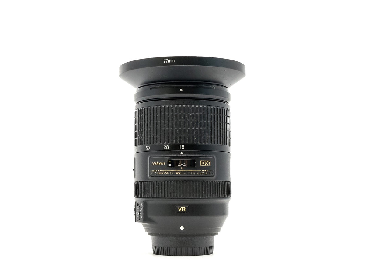 Nikon AF-S DX Nikkor 18-300mm f/3.5-5.6G ED VR · imagem principal