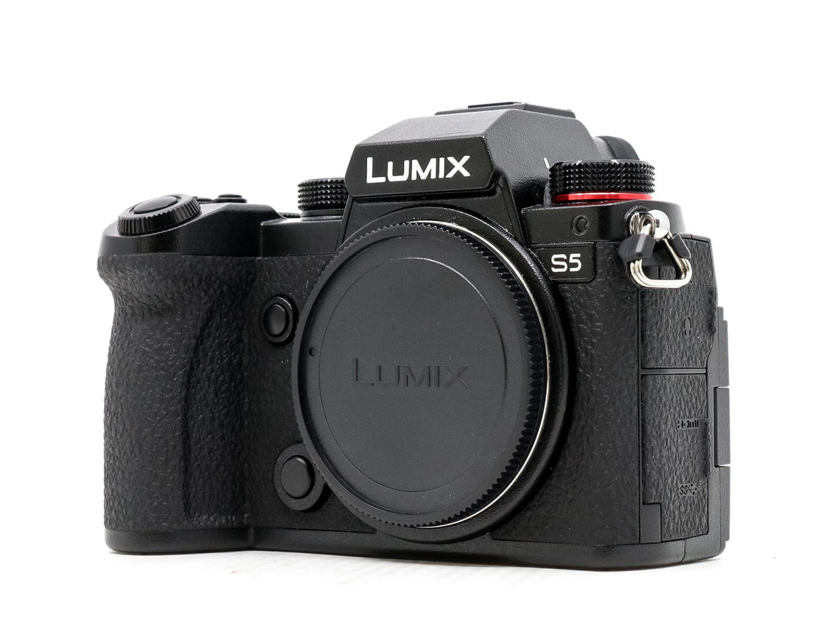 Panasonic Lumix DC-S5 · imagem principal