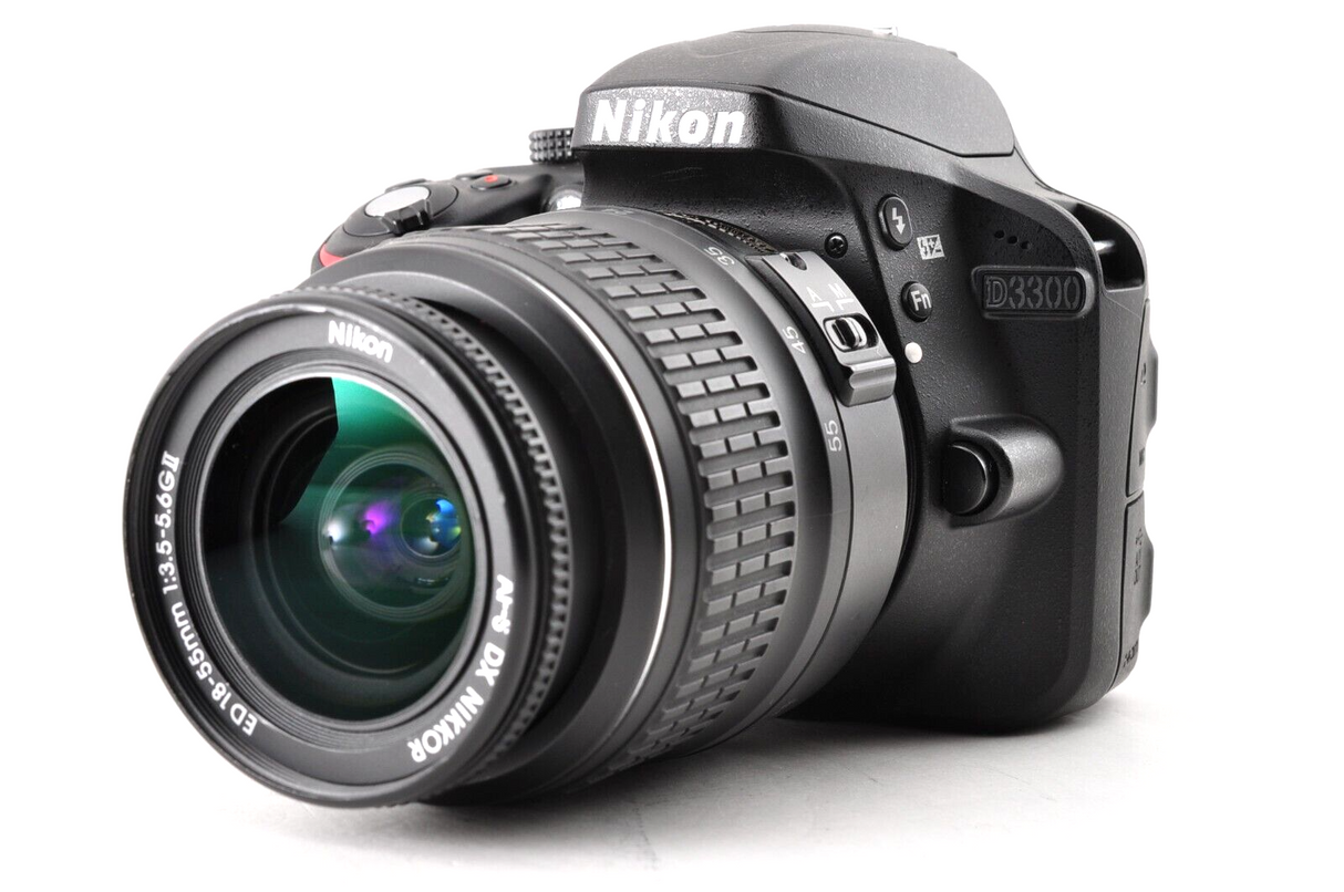 Nikon D3300 24,1 MP DSLR AF-S DX 18-55 mm f/3,5-5,6 G ED II