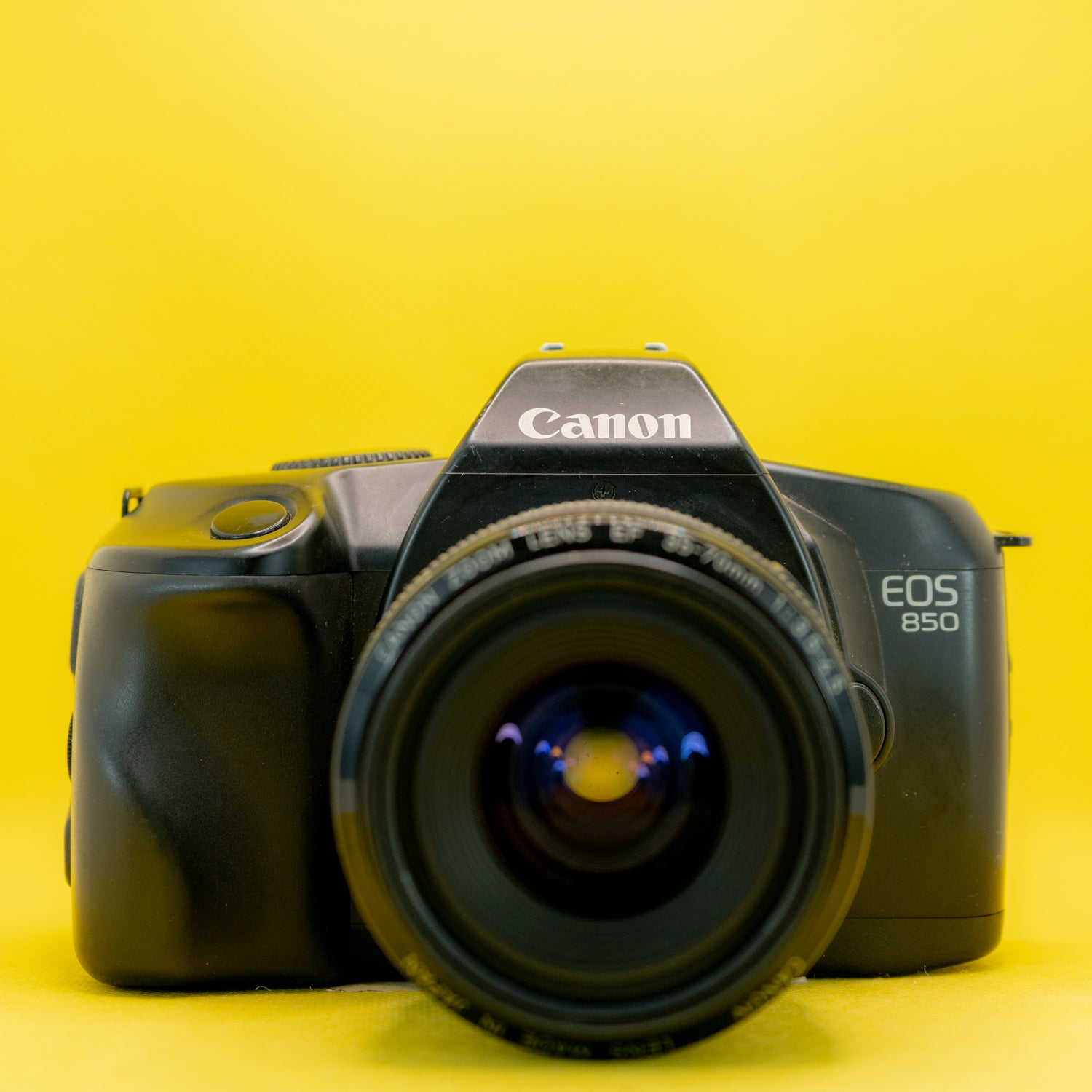 Discover the power of the Canon EOS 850 + 35-70mm F3.5-5.6 Lens