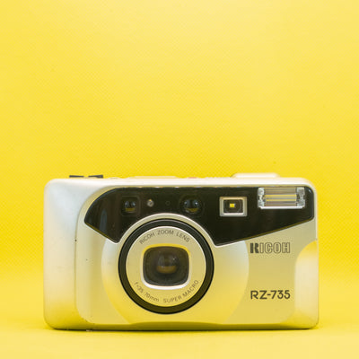 Ricoh RZ-735 - Câmera Compacta de Filme 35mm